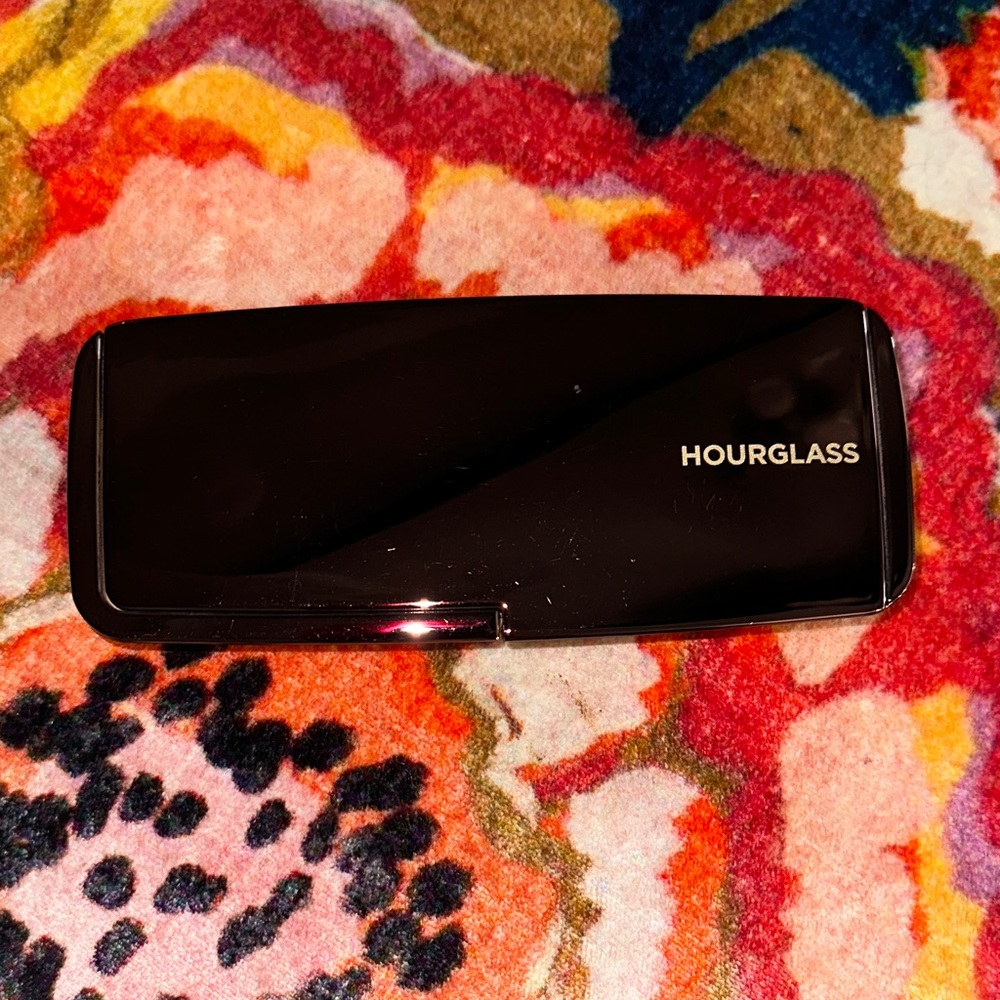 Hourglass Ambient Lighting Palette Volume III